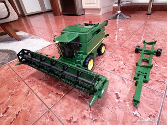 Predám Bruder Kombajn John Deere - 3