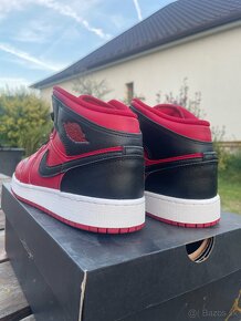 Nike Air Jordan 1 Mid Reverse Bred - 3