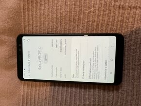 Perfektný Samsung A8 - 3