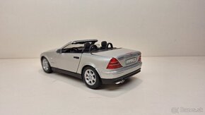 1:18 MERCEDES-BENZ SLK 230 - 3