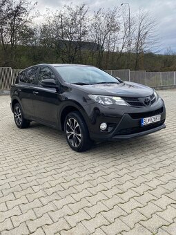 Toyota RAV4 2.2 l D-4D Premium REZERVOVANĚ - 3