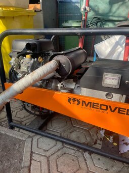 Medved grizzli 25000 - 3