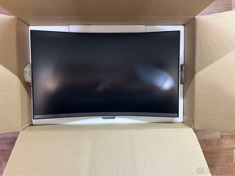 Samsung curved monitor - 3