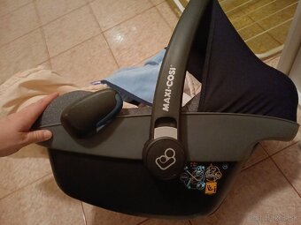 Autosedačka Maxi-Cosi Pebble Pro i-Size + isofix základňa
 - 3