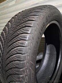 Goodyear celoročné 215/55/R17 - 3