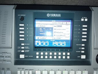 Yamaha PSR S710 - 3