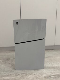 PlayStation 5 Slim - 3