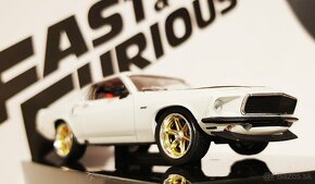 Ford Mustang Fastback - 3