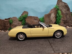 prodám model 1:18 ford thunderbird Cabrio 2000 - 3