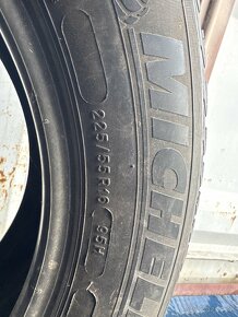 225/55R16 Michelin - 3