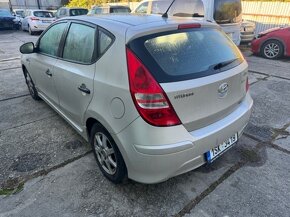 HYUNDAI I30 1,6 CRDI,66 KW,ROK 2010,NAJ 205 TKM,KLIMA,DOHODA - 3