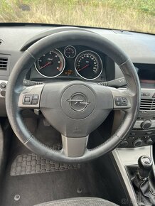 Opel astra GTC 1.9 TDi 88kW - 3