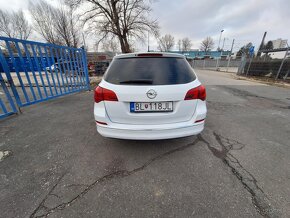 Opel Astra J Sports Tourer - 3