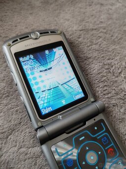 Motorola V3 - RETRO - 3