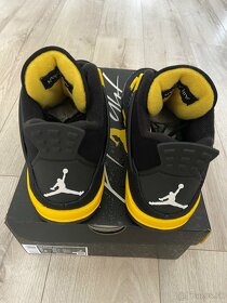 Jordan 4 Retro Thunder - 3