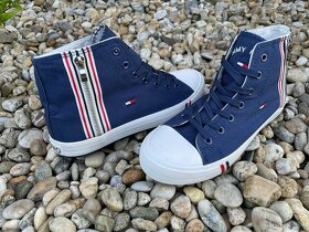 Tmavomodré Tommy Hilfiger tenisky - 3