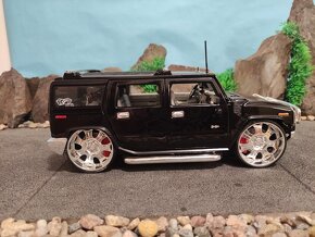 Prodám model 1:18 Hummer H2 - 3