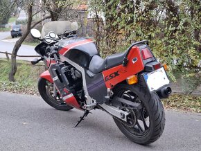 Suzuki GSX-R 1100 1986 - 3