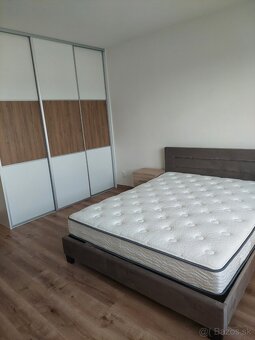 Prenájom VELKY 1 izboveho bytu -46m² CENTRUM Levice - 3