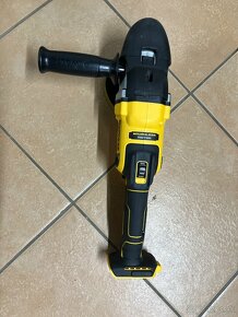 Dewalt rotačná leštička DCM849 - 3