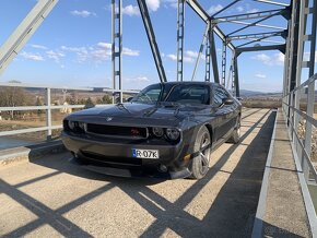 Predám DODGE Challenger R/T  5.7 hemi , manuál - 3