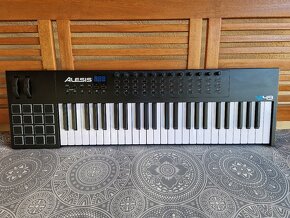 Alesis VI49 MIDI keyboard - 3