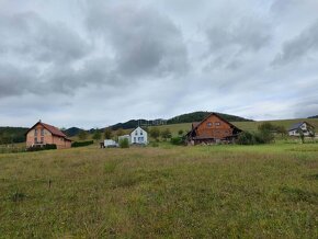 Predaj: Pozemok na stavbu RD v Zbyňove 1748m2 (992m2+756m2)  - 3