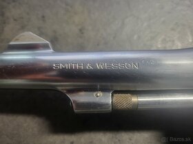 Revolver Smith and Wesson, Model 64 - 3