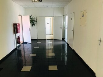 Prenájom kancelárie s bývaním Nitra, Fraňa Mojtu, parking - 3