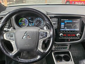 Mitsubishi Outlander 2.4 MIVEC PHEV 4WD 165kW - 3