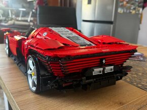 LEGO Ferrari Daytona SP3 42143 - 3