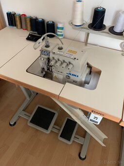 Overlock a jednoihlový šijací stroj juki - 3