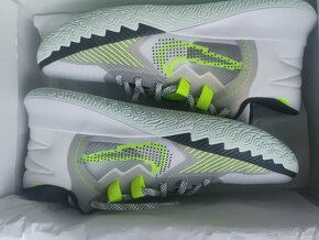 NIKE KYRIE FLYTRAP 5 WHITE VOLT - 3