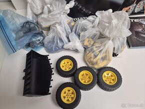 LEGO 42030 Technic Volvo L350F Wheel Loader - 3