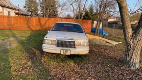 Lincoln Town Car - 3