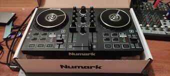 Numark party mix 2 - 3