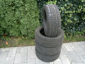 Predám 4x zimné pneu Goodyear 225/50 R17 98VXL - 3