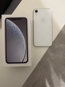 Apple iPhone XR 64 GB v bielej farbe - 3