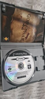 Predám hru  God Of War na Playstation 2 - 3