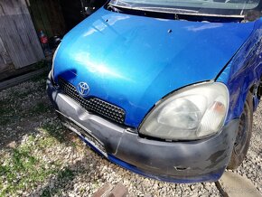 Predám dvere sklo Zámok Kufor Zrkadlo Yaris 98-05 1.0 vvti - 3