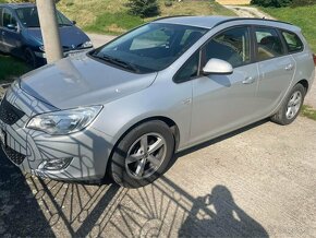 Opel Astra J SportTourer 1.7cdti - 3