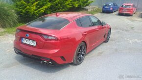 Stinger 3.3 gt 272kw 2017 - 3