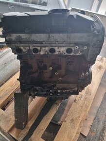 Ford tranzit  Polomotor, hlava komplet 2.2 - 3