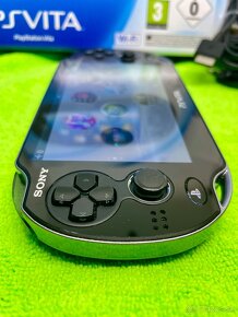 PS VITA PCH-1004 - 3