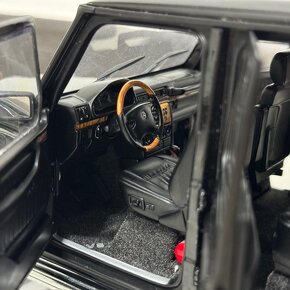 1:18 AutoArt Mercedes Benz G Wagon G500 - 3