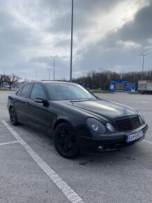 Mercedes E320 - 3