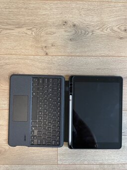 Klávesnica s krytom na tablet Apple iPad 7 generácie - 3