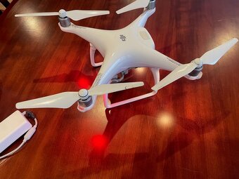 DJI Phantom 4 - 3