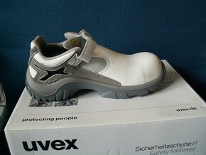 Pracovná obuv UVEX č. 38 - 3