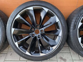 SUPERNOVA  orig.skoda Superb3V  5x112  8j x19   ET 44 VW 235 - 3